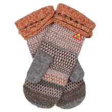 Load image into Gallery viewer, Fästfolk Pattern Swedish Mittens