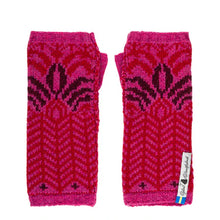 Load image into Gallery viewer, Fager Pattern Swedish Wrist Warmers