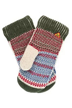 Load image into Gallery viewer, Ringdans Pattern Swedish Mittens