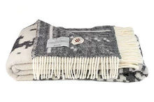 Load image into Gallery viewer, Scania Pattern Wool Blanket Ojbro Vantfabrik