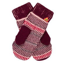 Load image into Gallery viewer, Ringdans Pattern Swedish Mittens